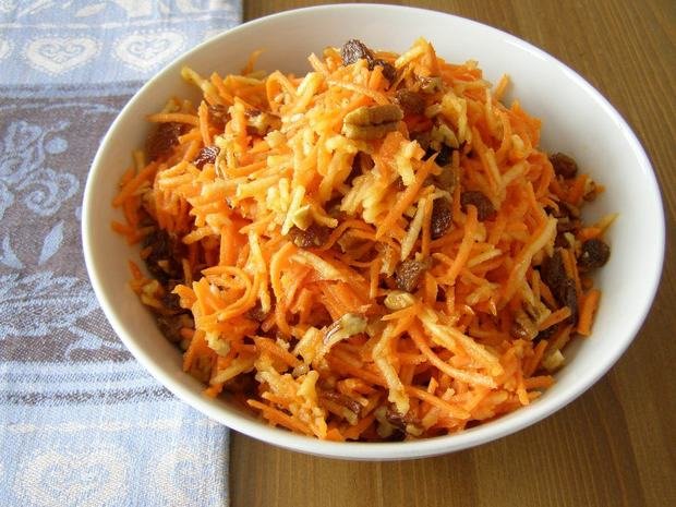 Konyhai recept: Sárgarépa, alma és dió saláta